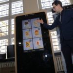 Bistrobot serwujący automatycznie zdrowe posiłki