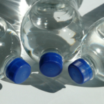 Plastik w wodach butelkowanych
