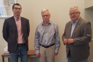 Od lewej : prof. Paweł Wojciechowski, Katedra Prawa Rolnego UW, prof. Krzysztof Ludwicki, Przewodniczący Rady Fundacji, dr Czesław Siekierski, były Przewodniczącym Komisji Rolnictwa i Rozwoju Wsi Parlamentu Europejskiego