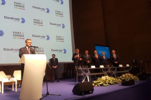 Kongres 590, podpisanie umowy pomiędzy Cedrob Porty a Port Gdańsk o współpracy i wybudowaniu przez Cedrob mroźni o wartości 100 mln.